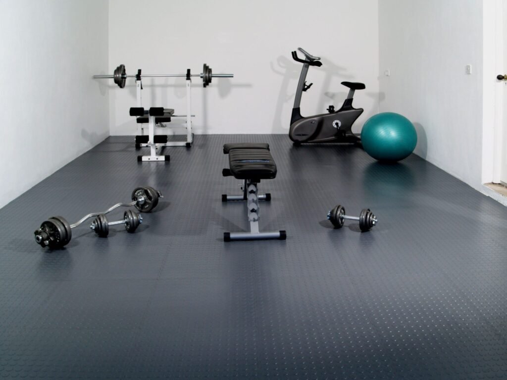 Flooring for Home Gyms in Dubai: Rubber, Vinyl or Foam Mats?