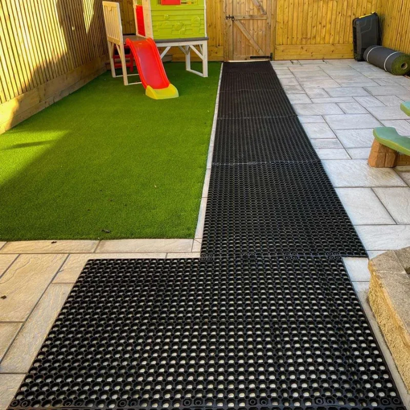 Rubber Mats in Outdoor Walkways