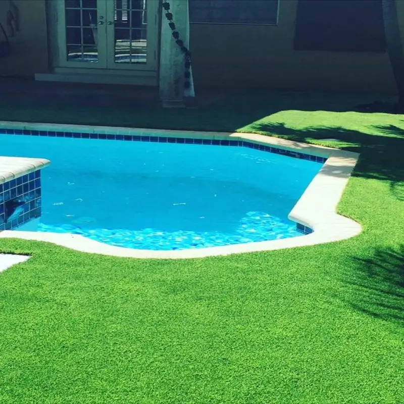 Fake Grass in Swimming Pool Sides